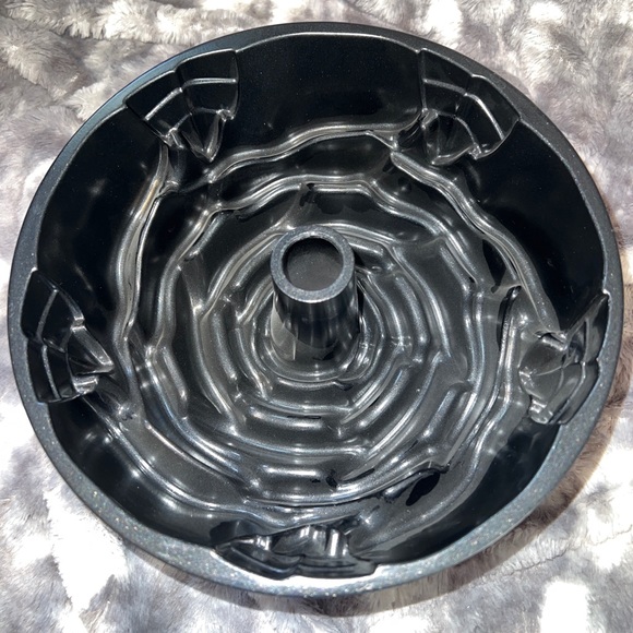 NORDIC WARE Valentine 9" ROSE BUD BUNDT Cake JELLO Mold 10-Cup HEAVY Pan NEW - Picture 3 of 5